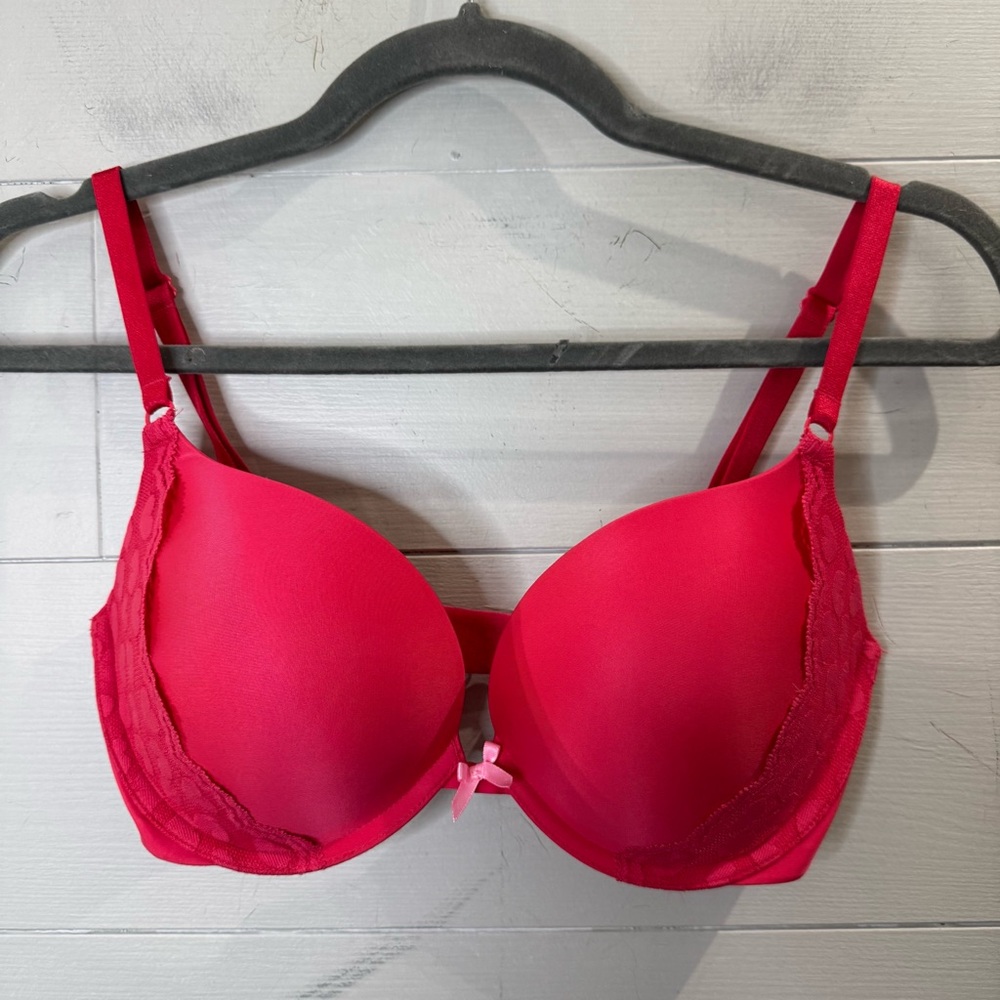 Victoria's Secret Women's Padded Comfortable Every Day Bra Size 32DD